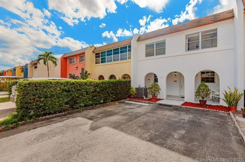 7144 3rd Ave, Hialeah, FL 33014-5365