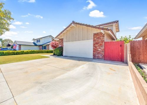 6892 Jonathan Ave, Cypress, CA 90630-4924