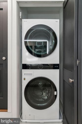 219 18th St, Philadelphia PA 19103-6141 exterior