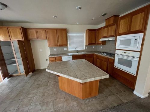 416 San Fernando Ct, Los Banos CA  93635-6451 exterior