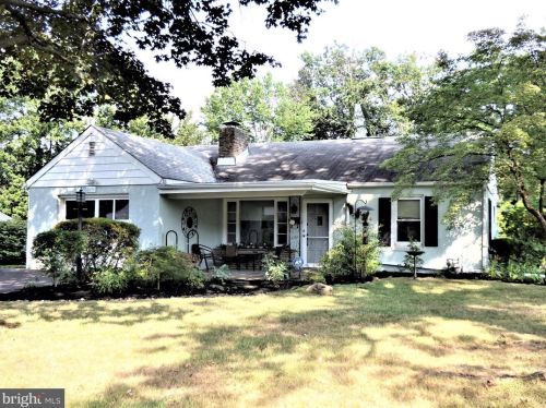 8033 Hammond Rd, Cheltenham, PA 19012-1209