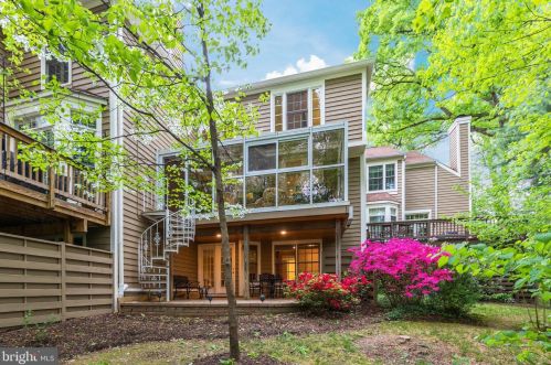 11410 Hollow Timber Ct, Herndon VA  20194-1980 exterior