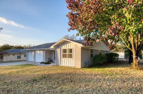 725 Driftwood Trl, Denton, TX 76209-1014