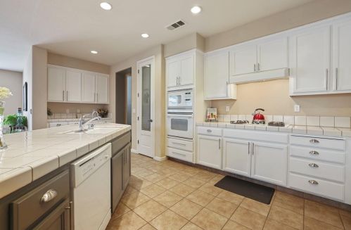 767 Red Barn Pl, Lathrop CA  95330-8975 exterior