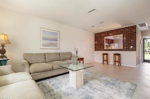 1083 Pine Isle Ln, Naples, FL 34112-6182