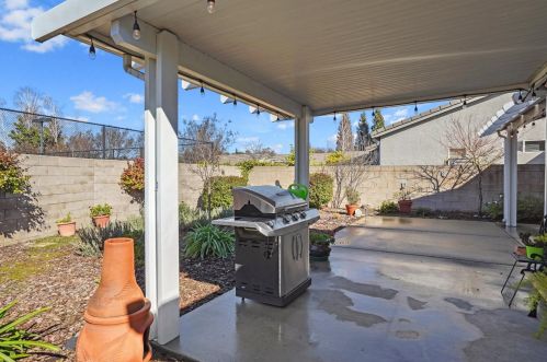 691 Diamond Glen Cir, Folsom CA 95630-3157 exterior