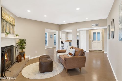 6950 Comet Ct, Tucson, AZ 85741-2718