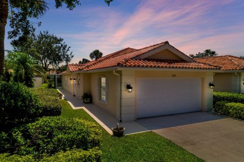 2824 Livingston Ln, West Palm Beach, FL 33411-5745