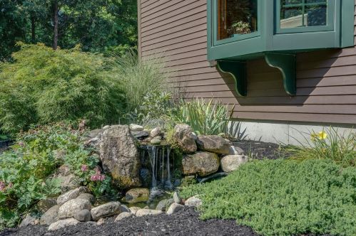 39 Hill Rd, Brookline NH  03033-2111 exterior