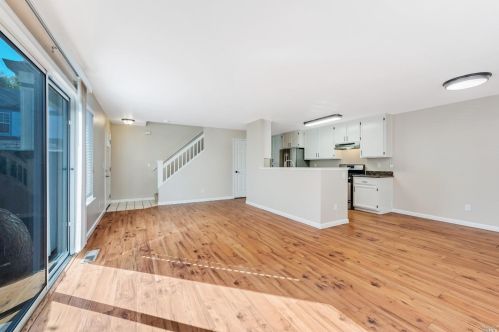 907 Kingwood St, Santa Rosa CA  95401-6509 exterior