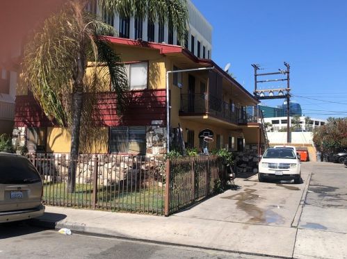 11185 Carson Dr, Lynwood, CA 90262-2745