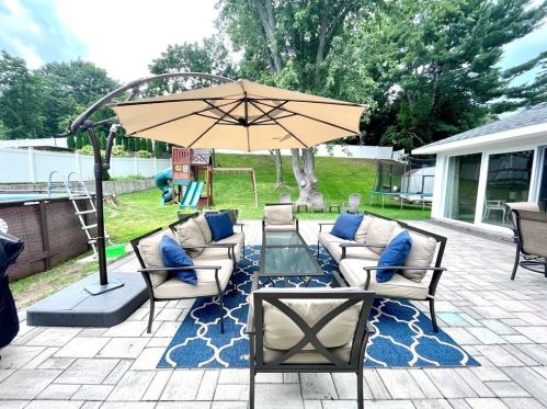 2 Monson Dr, Peabody MA 01960-3548 exterior