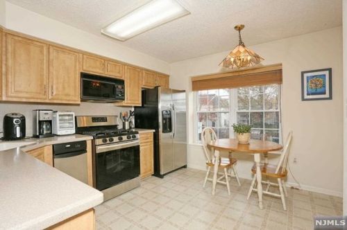 1036 Ash Dr, Mahwah NJ  07430-2350 exterior