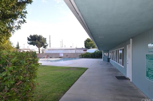 17705 Western Ave, Gardena CA  90248-3223 exterior