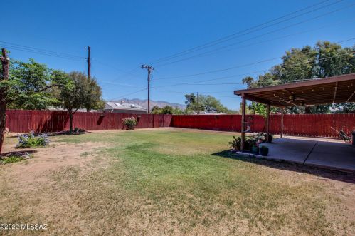 945 Prince Rd, Tucson AZ 85705-3026 exterior