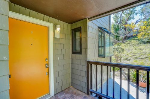 515 King Dr, Daly City, CA 94015-2986