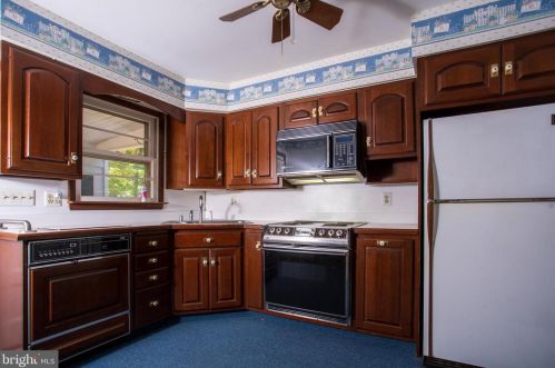 213 Linden Ave, Riverton, NJ 08077-1217