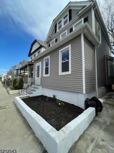 388 Halsted St, East Orange, NJ 07018-1812