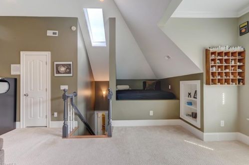 2002 Rockglen Ln, Greensboro NC  27410-2169 exterior