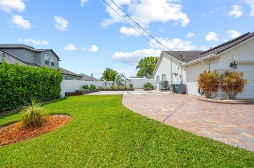 107 Hawthorne Cir, Fort Pierce FL 34953-3524 exterior