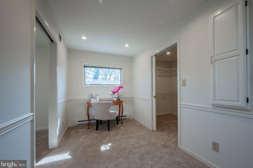 1912 Beechwood Dr, Wilmington DE  19810-4359 exterior