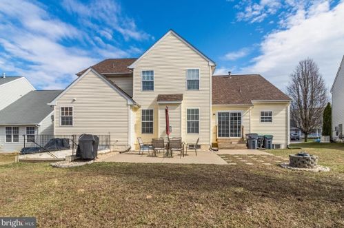35 Morningmist Dr, Fredericksburg VA  22406-7275 exterior