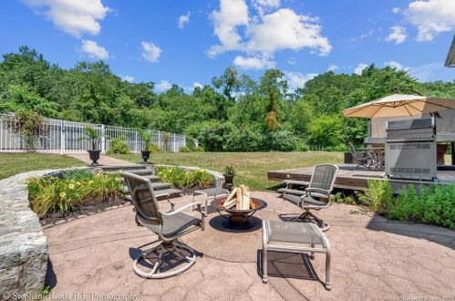 812 Pleasant St, Southington CT  06489-2015 exterior