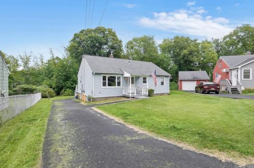 5 Isro Dr, Cornwall, NY 12518-1316