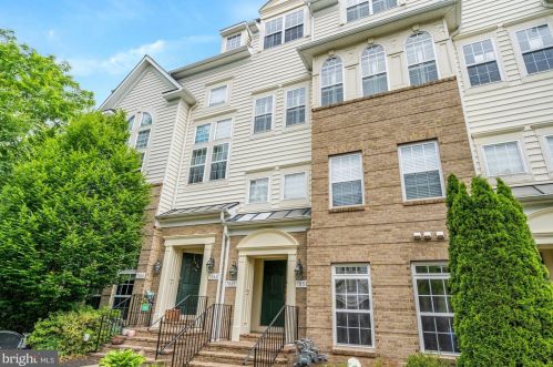 7060 Little Thames Dr, Gainesville, VA 20155-4009