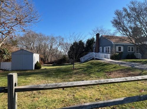37 Hillside Ave, Groton CT  06340-5525 exterior