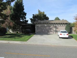 230 Broadmoor St, Richland, WA 99352-9606