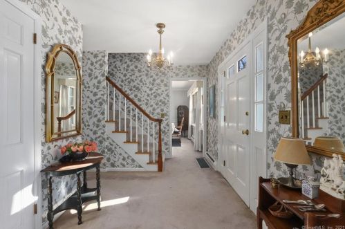 103 Llewellyn Dr, New Canaan, CT 06840-4434