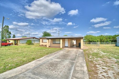 303 Raymond Ave, West Frost Proof FL  33843-9431 exterior