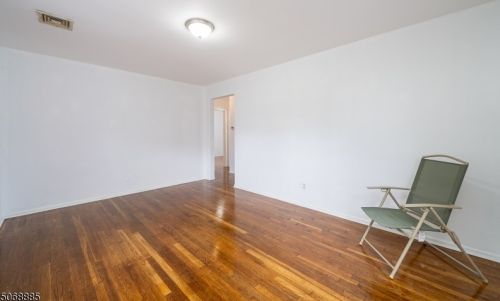 167 9th Ave, Roselle, NJ 07203-2035