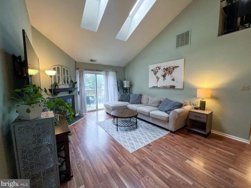 1106 Tristram Cir, West Deptford, NJ 08051-2226