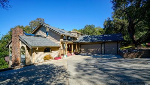 4705 Woodview Dr, Santa Rosa, CA 95405-8753
