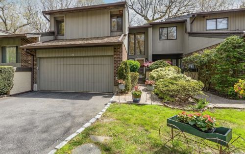 30 Club House Ct, Muttontown, NY 11753-2813