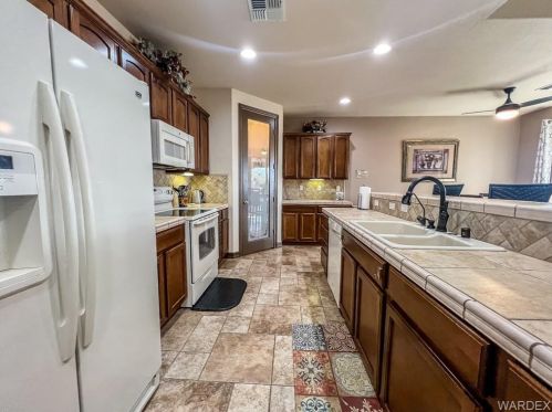 14 Torrey Pines Dr, Mohave Valley AZ  86440-8209 exterior