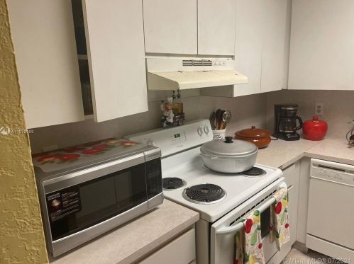 1900 68th St, Hialeah FL  33014-4401 exterior