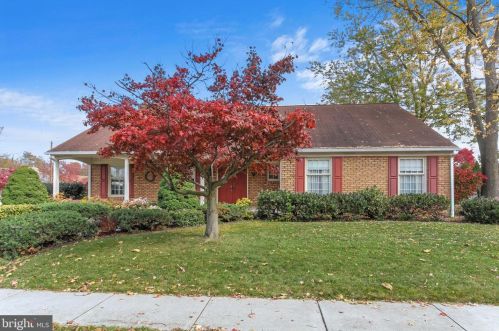 759 Eichelberger St, Hanover, PA 17331-1819