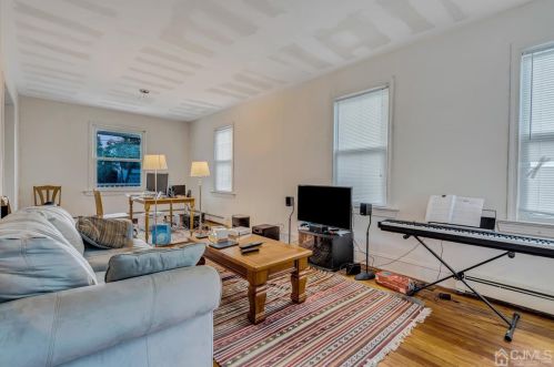 30 Freeman St, Woodbridge NJ  07095-3423 exterior