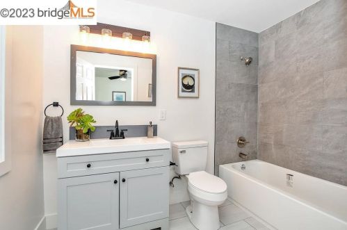 950 39 St, Oakland CA 94608-3899 exterior