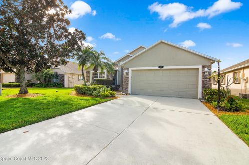 1461 Lago Mar Dr, Melbourne, FL 32940-6323