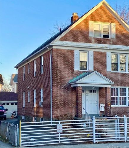 684 Kossuth St, Bridgeport, CT 06608-1905