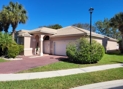9527 Arbor View Dr, Boynton Beach, FL 33437-5936
