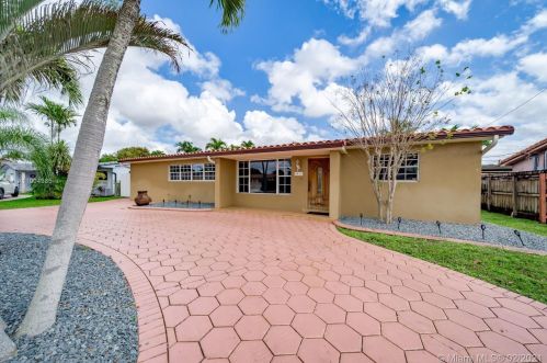 8013 15th Ave, Hialeah, FL 33014-3329