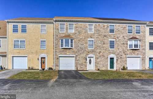 106 Country Ridge Dr, Red Lion, PA 17356-8853