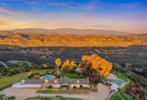 2323 Via Subria, Vista, CA 92084-2837