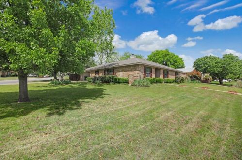 1020 Calloway Dr, Hurst TX  76053-6306 exterior
