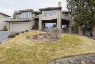 2760 Champion Cir, Bend OR  97701-8675 exterior